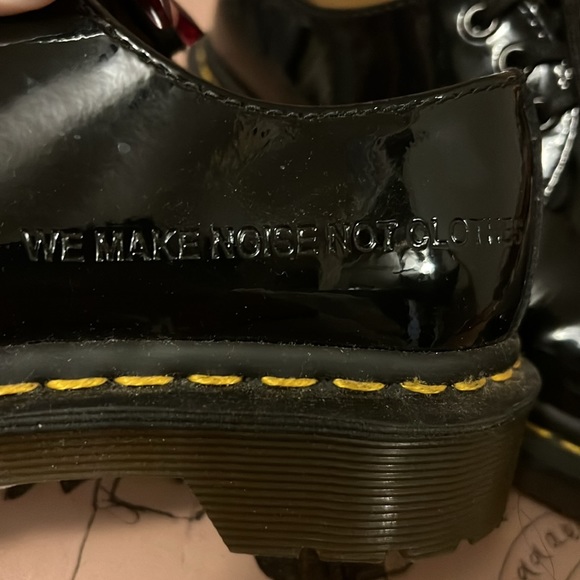 Doc martens shoes, worn only a few times. The shies are not damage at all - Picture 5 of 6